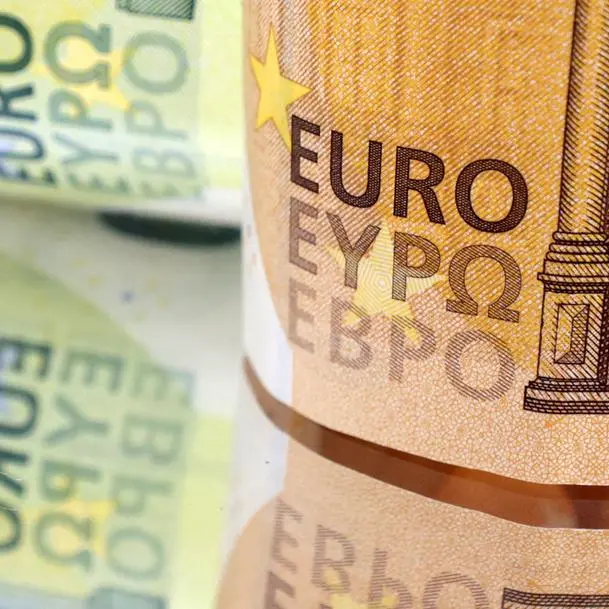 Euro slips after inflation data, concerns over German politics