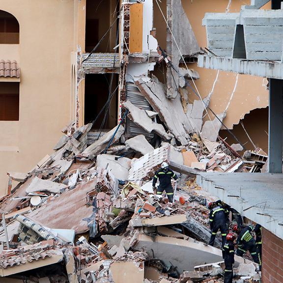 Spanish rescuers pull body from collapsed building, one still missing