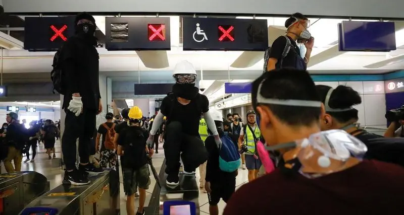 مطار هونج كونج يواجه احتجاجات جديدة