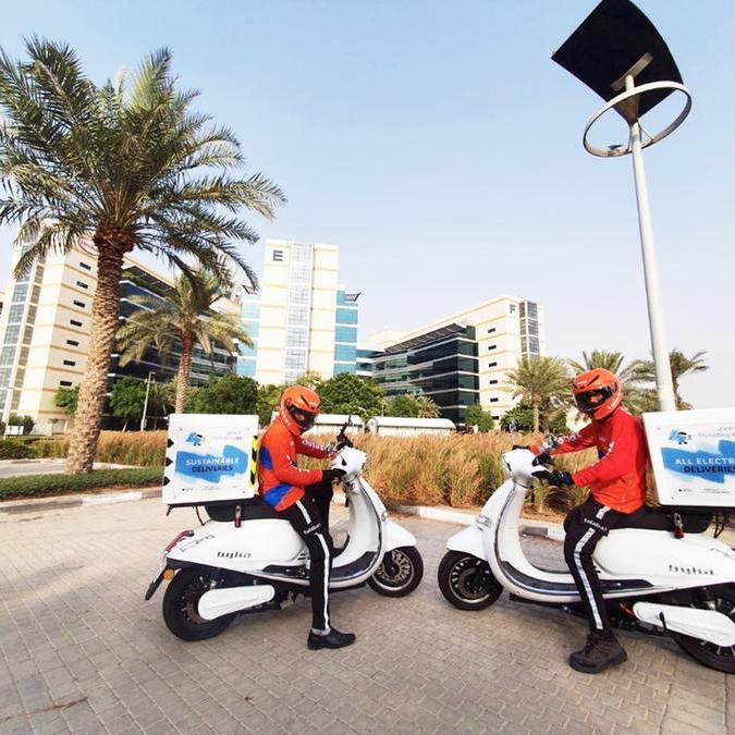 \"طلبات الإمارات\" توقع مذكرة تفاهم مع شركة \"موتوبوي\" لاختبار الدراجات الكهربائية المستدامة في دبي