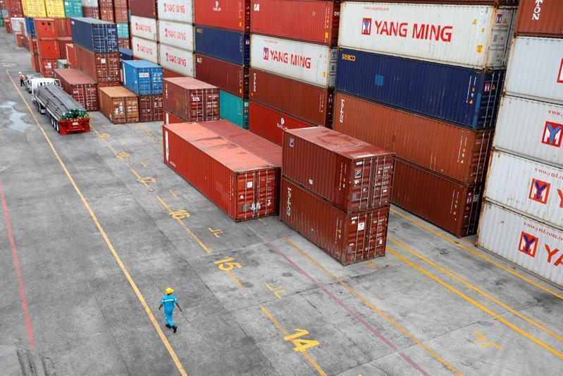 Indonesia mengalami surplus perdagangan dengan China dari Januari hingga April