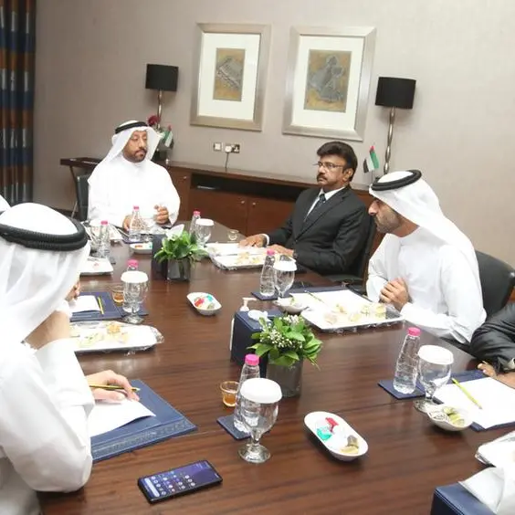 Sharjah Chamber holds meeting with heads & members of sectoral business group