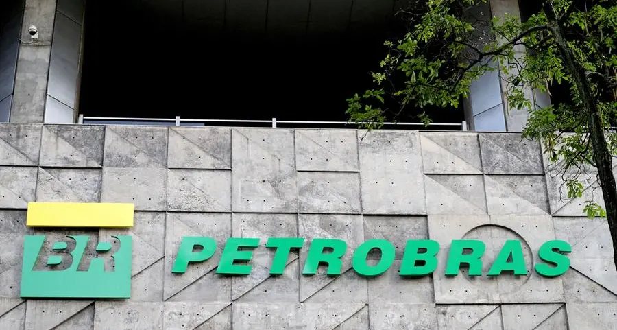 Petrobras posts net loss, cuts CAPEX and approves dividends