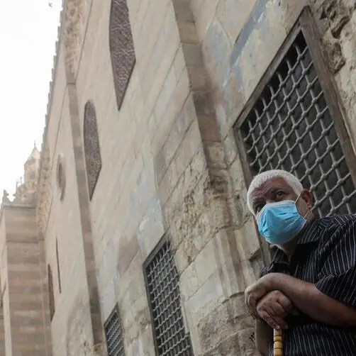مصر تبدأ فتح دور العبادة والمقاهي يوم السبت المقبل