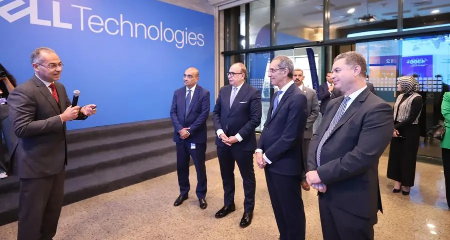 Minister of Communications and Information Technology explores innovation at Dell Technologies Center of Excellence in Egypt