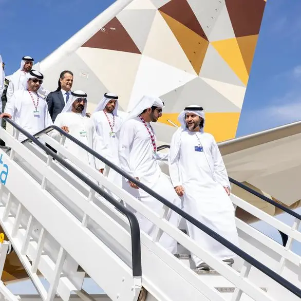 Etihad Airways’ newest 787-9 Dreamliner on display at Dubai Airshow