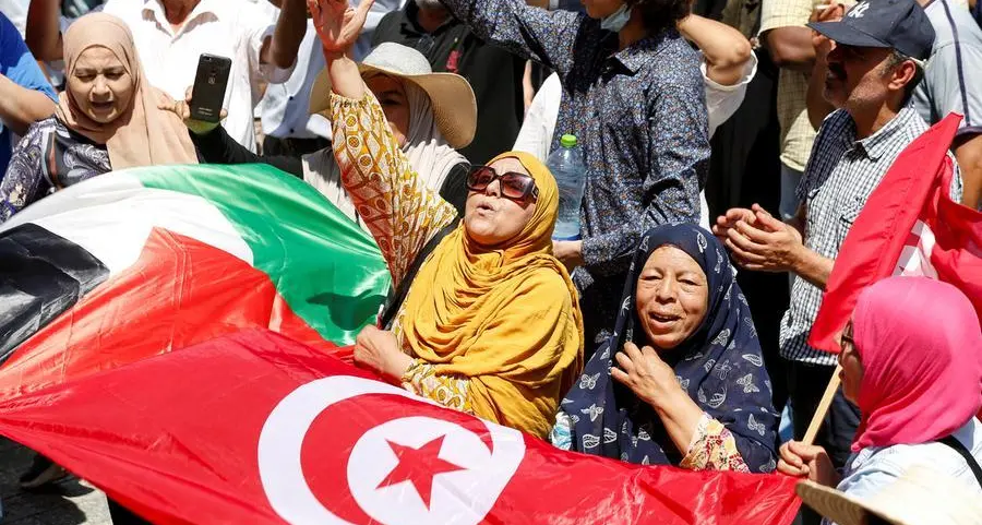 هيئة الانتخابات التونسية تعلن رسميا قبول الدستور الجديد