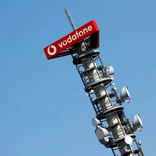 مجموعة الإمارات للاتصالات تشتري أسهم جديدة في فودافون