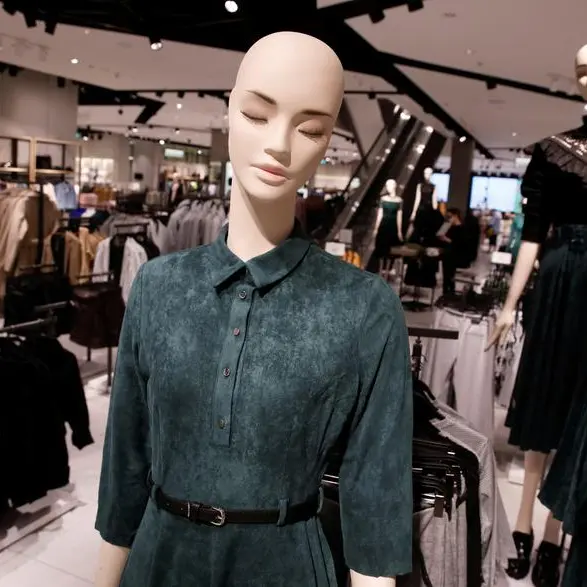 Gap to lay off about 1,800 employees