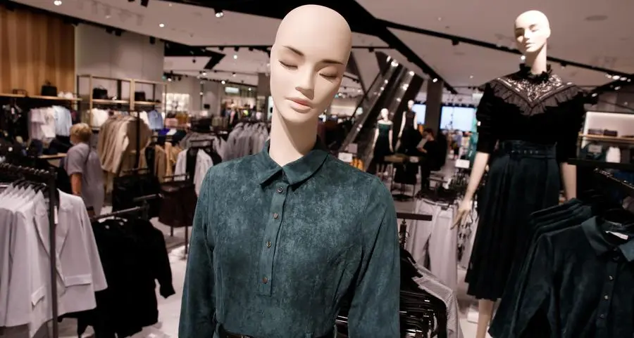 Gap to lay off about 1,800 employees