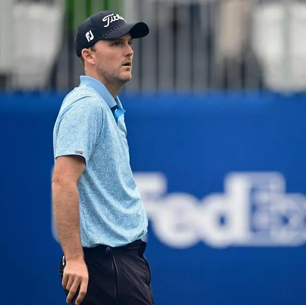 Late eagle lifts Henley to Wyndham lead as Scott starts strong