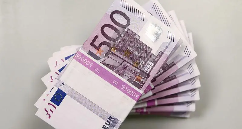Euro rallies on rising prospect of historic German debt deal