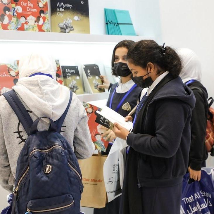 \"الشارقة صديقة للطفل\" يضيء على جهوده عبر منصته في معرض أبوظبي الدولي للكتاب