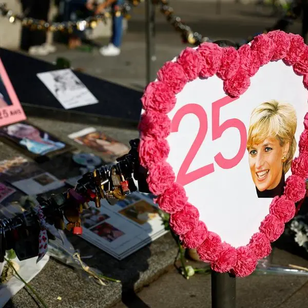 Mourners mark Princess Diana's death in Paris, 25 years on
