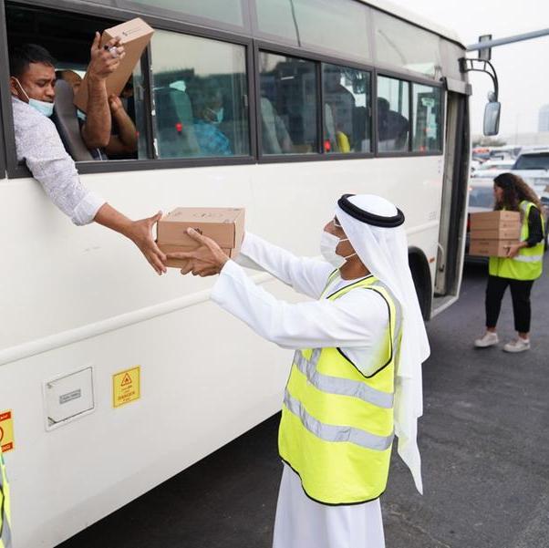 Dubai Customs distributes 10,000 meals to motorists
