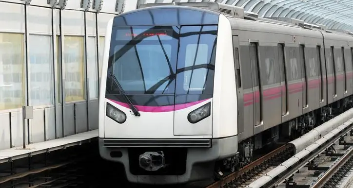 مصر توقع عقد إدارة وتشغيل خط القطار الكهربائي مع تحالف دويتشه بان والسويدي
