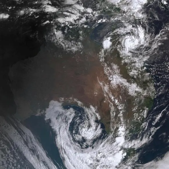 Australian resort towns along Great Barrier Reef brace for cyclone