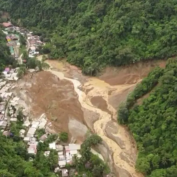 Rescuers use bare hands to search for Philippine landslide survivors