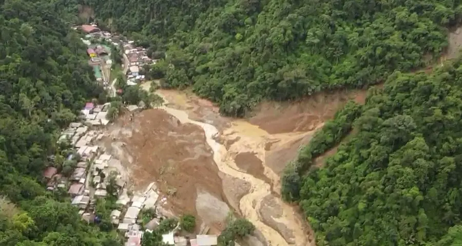 Rescuers use bare hands to search for Philippine landslide survivors