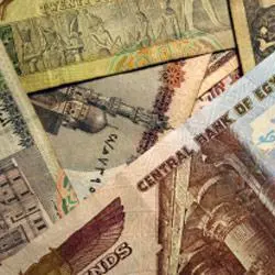 تحليل - الفائدة والجنيه: خيارات مصر بعد قرض صندوق النقد