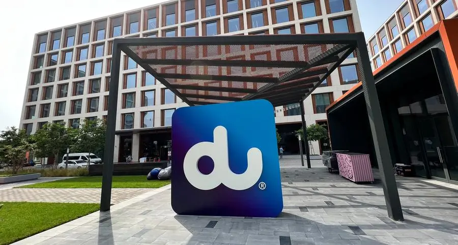 Huawei and du achieve another milestone