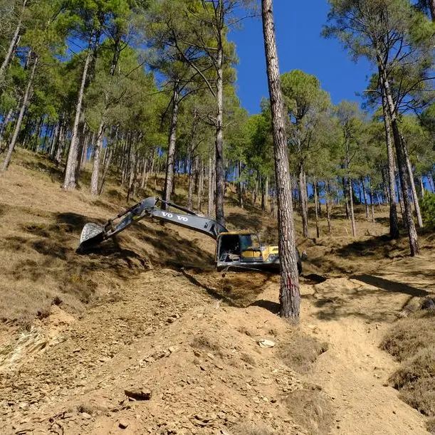 Indian rescuers close in on workers trapped in Himalayan tunnel