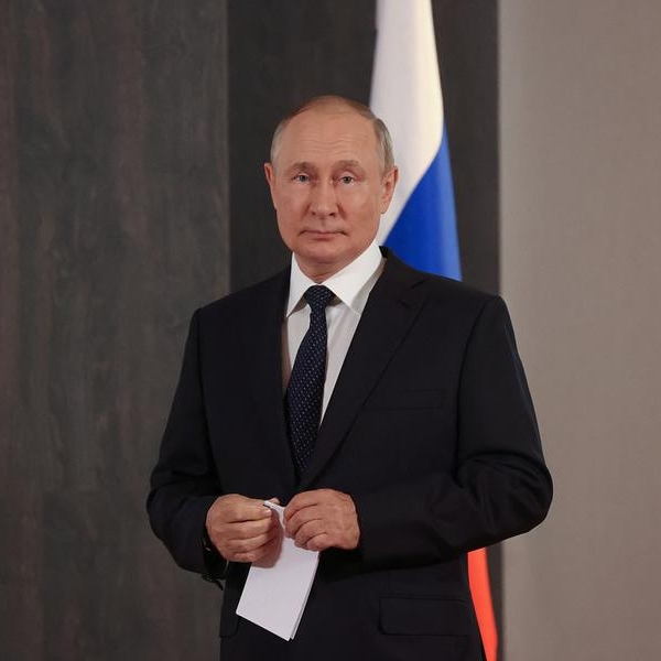 With a grin, Putin warns Ukraine: the war can get more serious