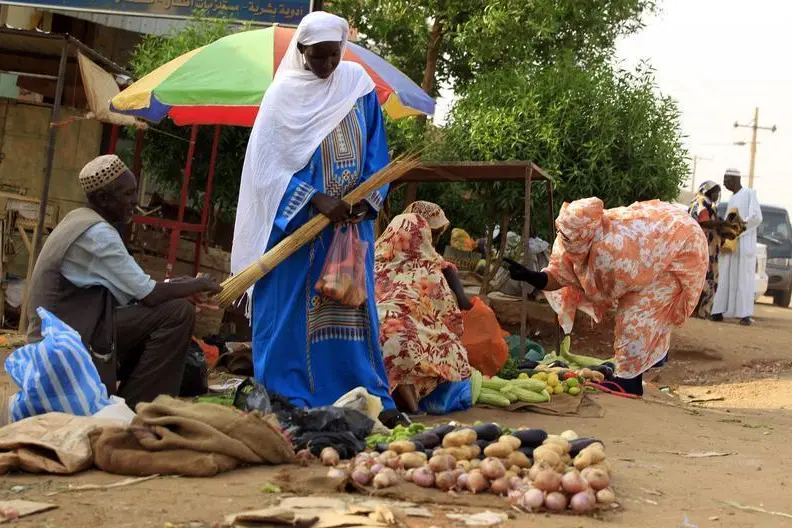 معدل التضخم السنوي في السودان يتراجع إلى 63.3% في فبراير