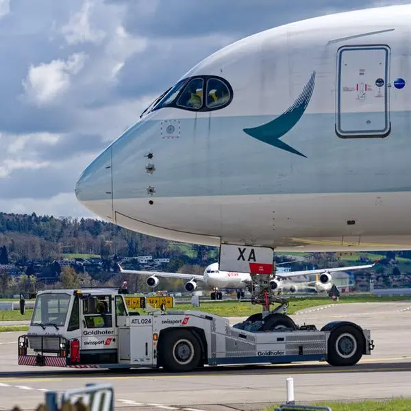 What are airlines doing in response to Cathay Pacific's Airbus A350 engine failure