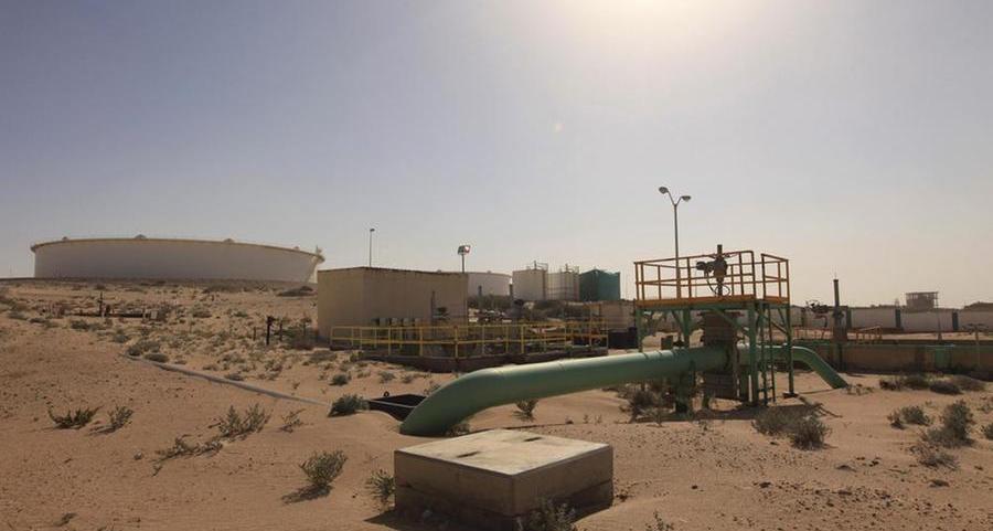 Libya oil shutdown expands with threat to close new port