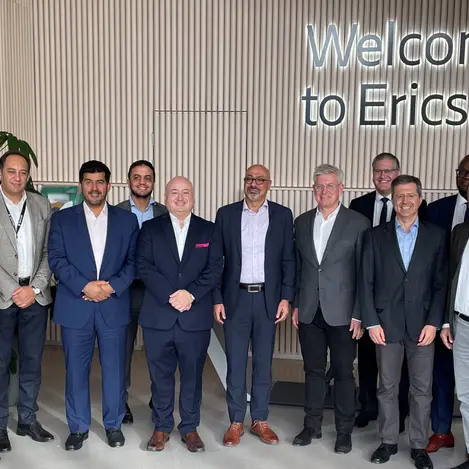 مجموعة e& تستكشف مستقبل التكنولوجيا في مقر إريكسون في السويد