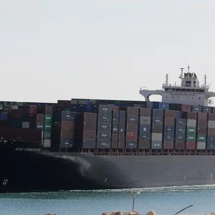مُحدث- تعويم سفينة جنحت في قناة السويس أثناء عبورها دون تأثر حركة الملاحة