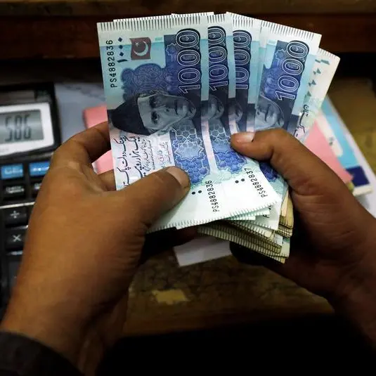 Pakistani rupee continues downward slide, falls 8% on week