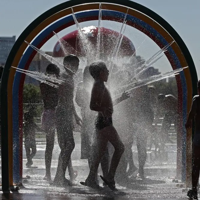 Argentina issues health warnings amid record heat