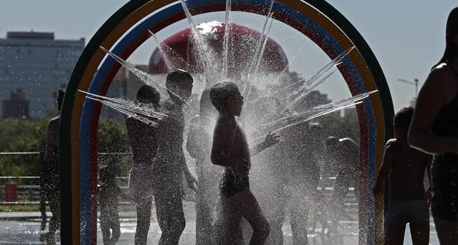 Argentina issues health warnings amid record heat