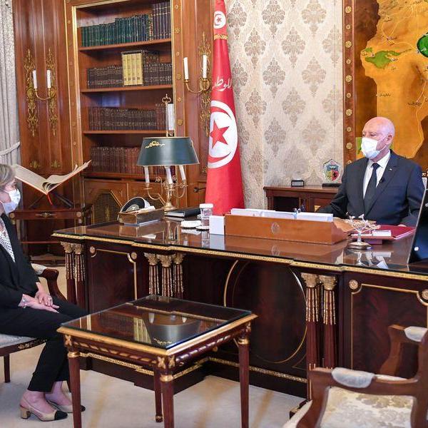 الرئيس التونسي يكلف أستاذة جيولوجيا بتشكيل الحكومة