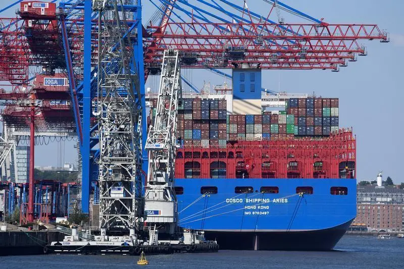HHLA calls for final approval of China's Cosco investment in Hamburg port\n