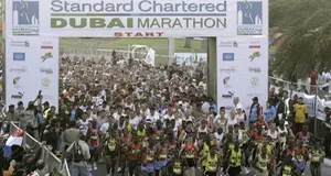 Thousands gather as Standard Chartered Dubai Marathon 2020 begins