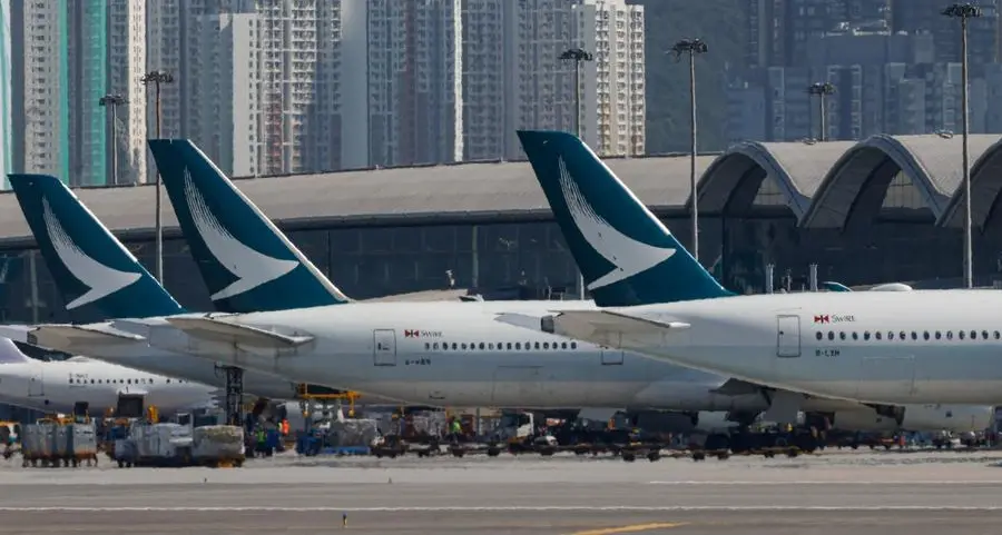 Airlines resume some Middle East flights but disruption continues