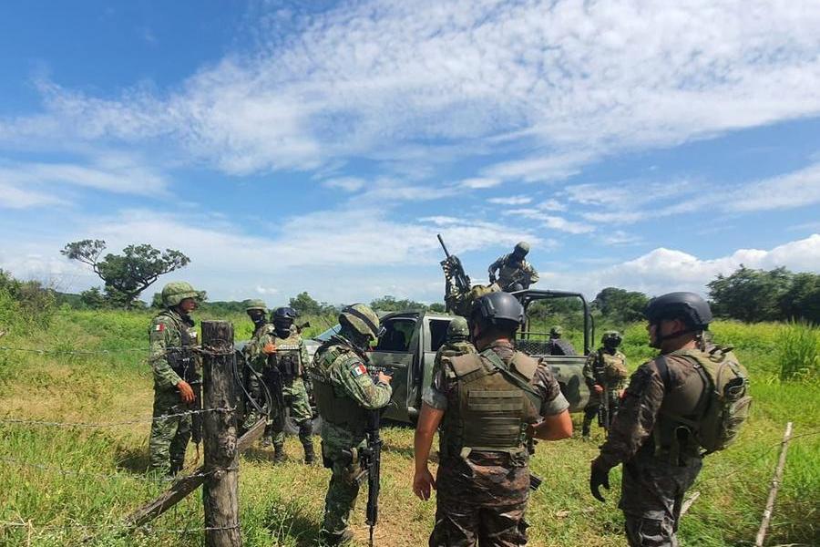 Giammattei de Guatemala sale ileso después de que francotiradores dispararan contra un séquito de guardias militares