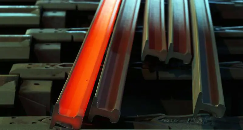 قمة رويترز-حديد السعودية تخفض نفقاتها بسبب هبوط الأسعار