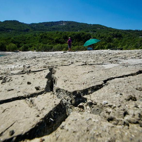 Drought in England, fires rage in France as heatwave persists