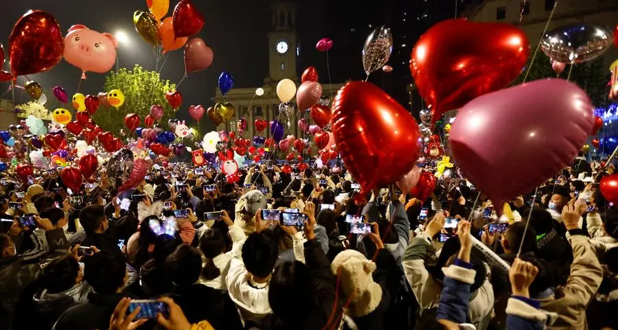 Thousands celebrate the new year in Wuhan amidst China's COVID wave