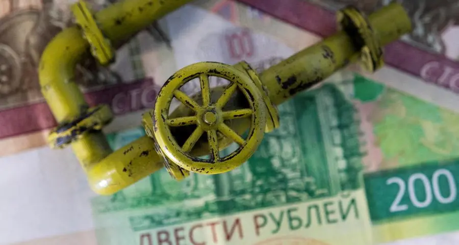 Rouble extends slide as fears over oil and gas sanctions bite