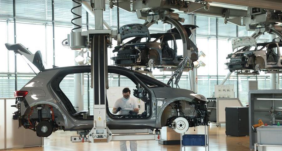 Four Egyptian entities to build EPAZ complex for manufacturing vehicles