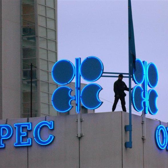 OPEC, in contrast to IEA, sees lower 2022 oil demand growth