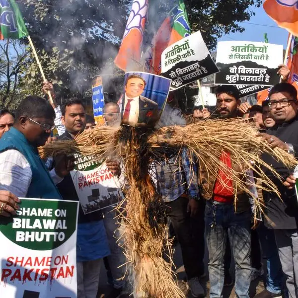 India ruling party members burn effigies of Pakistan foreign minister