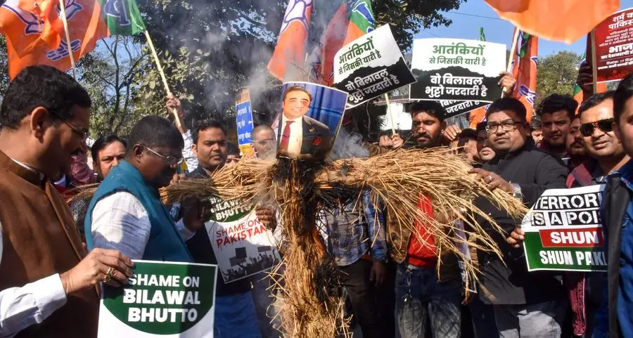 India ruling party members burn effigies of Pakistan foreign minister