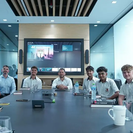 Hoxton Wealth partners with Squirrel Education on sixth-former training day