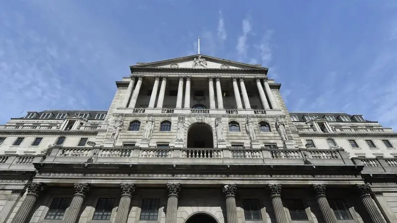 بنك إنجلترا والمركزي الأوروبي يرفعان الفائدة 0.5%